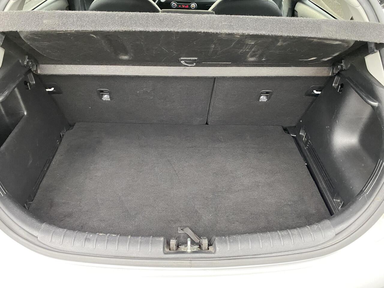 KIA RIO 1.0 TGDI GT-Line Nieuw geleverd, Dealeronderhouden, 1e eign. Stoel- & Stuurwiel verwarmd, LMV, Privacy glass, Smart Key, Achteruitrijcamera, Parkeersensoren achterzijde, BTW-auto