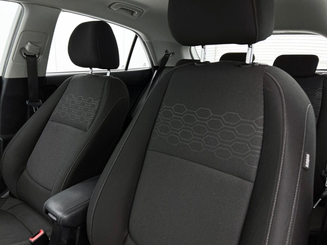 KIA RIO 1.0T-GDi-MHEVDynamicLine| Navi | Climate control | Camera