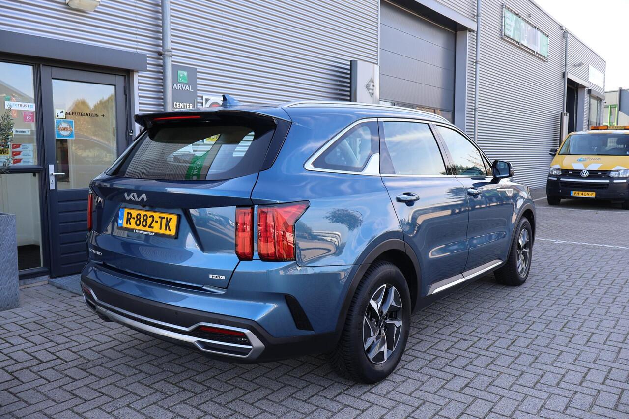 KIA SORENTO 1.6 Hybrid 2WD DynamicLine 7p. | 2e Eigenaar | NL-Auto | Volledig Onderh. | BTW | Stoel/Stuur Verwarming | Elek Stoel | Climate | Ad Cruise | Camera | Full Led | PDC | Carplay