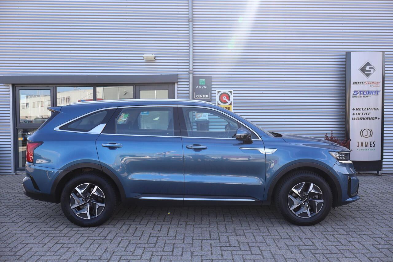 KIA SORENTO 1.6 Hybrid 2WD DynamicLine 7p. | 2e Eigenaar | NL-Auto | Volledig Onderh. | BTW | Stoel/Stuur Verwarming | Elek Stoel | Climate | Ad Cruise | Camera | Full Led | PDC | Carplay