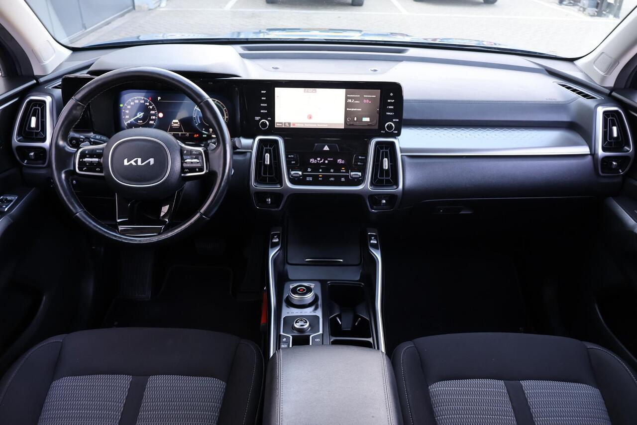 KIA SORENTO 1.6 Hybrid 2WD DynamicLine 7p. | 2e Eigenaar | NL-Auto | Volledig Onderh. | BTW | Stoel/Stuur Verwarming | Elek Stoel | Climate | Ad Cruise | Camera | Full Led | PDC | Carplay