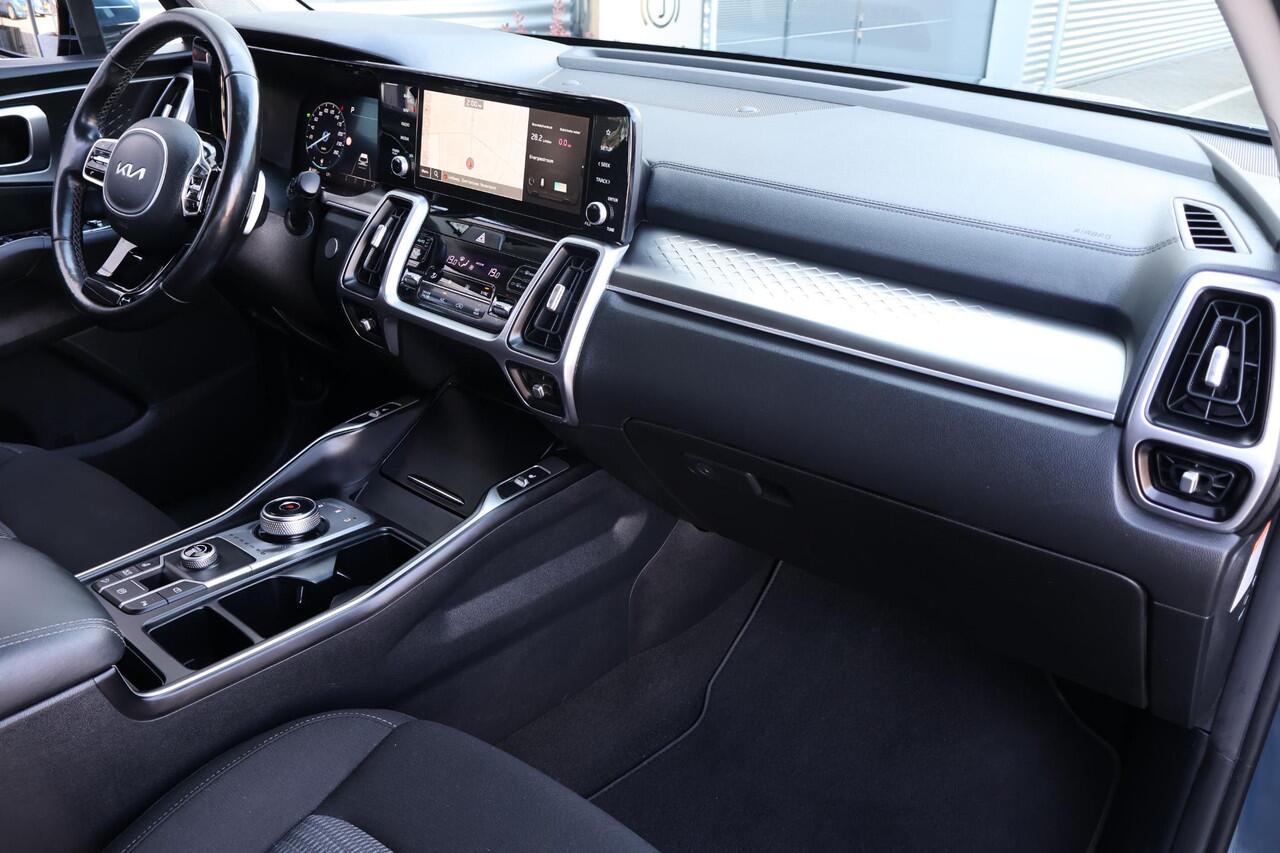 KIA SORENTO 1.6 Hybrid 2WD DynamicLine 7p. | 2e Eigenaar | NL-Auto | Volledig Onderh. | BTW | Stoel/Stuur Verwarming | Elek Stoel | Climate | Ad Cruise | Camera | Full Led | PDC | Carplay