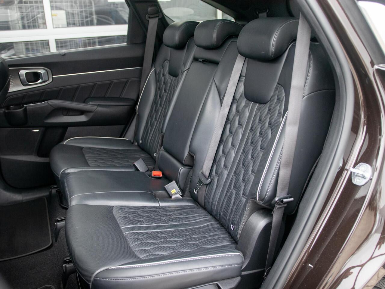 KIA SORENTO 1.6 T-GDI Plug-in Hybrid 4WD ExecutiveLine 7p. | Full options | NL auto! | Alarm klasse 3 | Afn. Trekhaak l 100% onderhouden