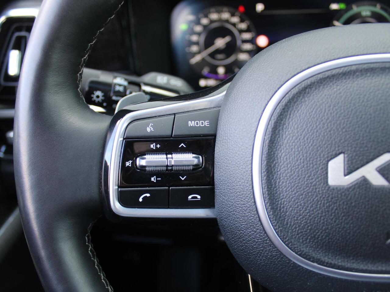 KIA SORENTO 1.6 T-GDI Plug-in Hybrid 4WD DynamicPlusLine 7p. | Panoramadak | 19" LM all weather | Navi | Cruise | Camera | Bose | Stoel/stuur verwarming | PDC |