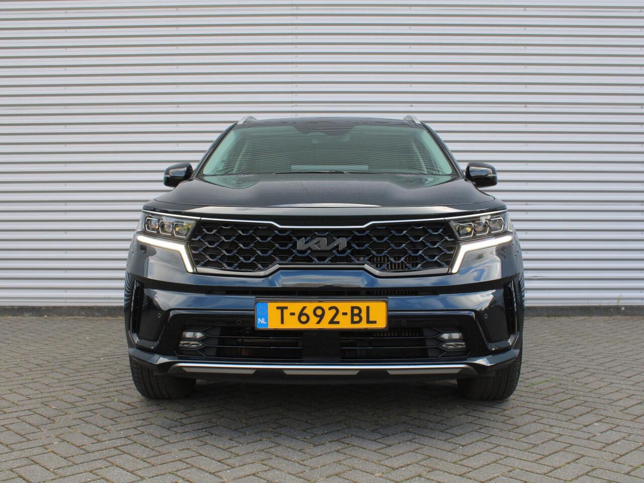 KIA SORENTO 1.6 T-GDI Plug-in Hybrid 4WD DynamicPlusLine 7p. | Panoramadak | 19" LM all weather | Navi | Cruise | Camera | Bose | Stoel/stuur verwarming | PDC |