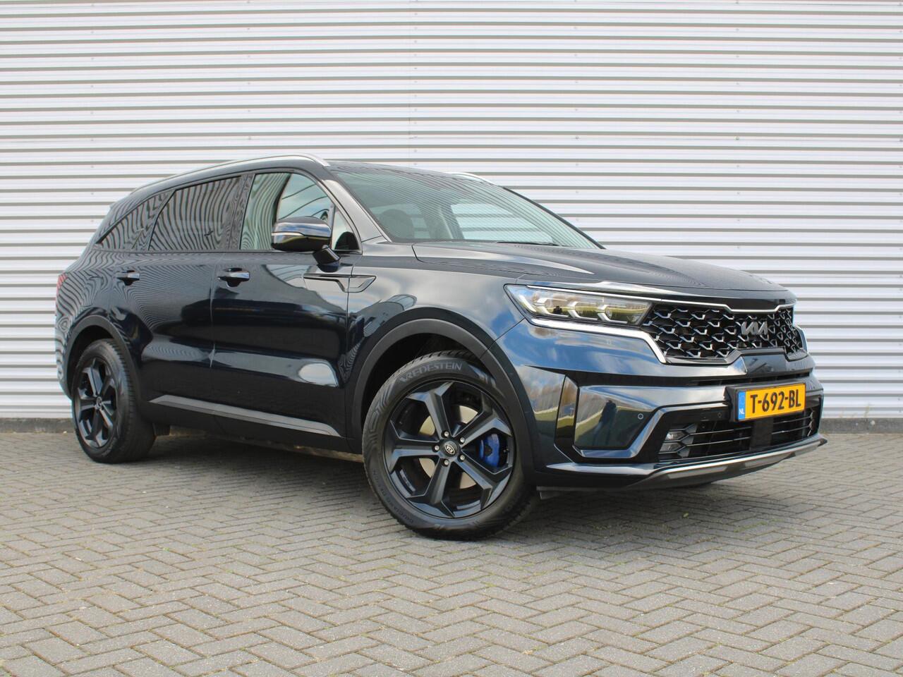 KIA SORENTO 1.6 T-GDI Plug-in Hybrid 4WD DynamicPlusLine 7p. | Panoramadak | 19" LM all weather | Navi | Cruise | Camera | Bose | Stoel/stuur verwarming | PDC |