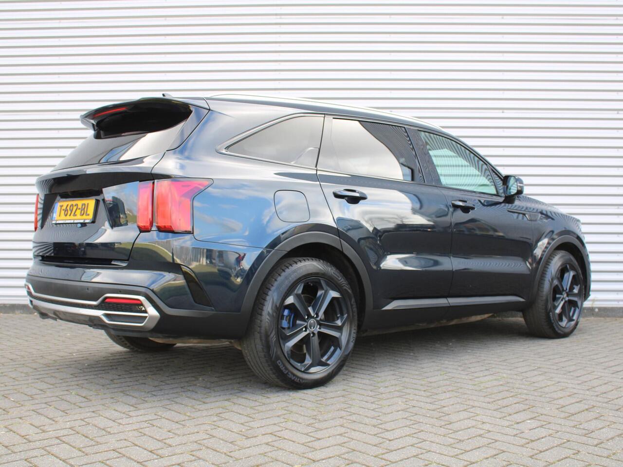 KIA SORENTO 1.6 T-GDI Plug-in Hybrid 4WD DynamicPlusLine 7p. | Panoramadak | 19" LM all weather | Navi | Cruise | Camera | Bose | Stoel/stuur verwarming | PDC |