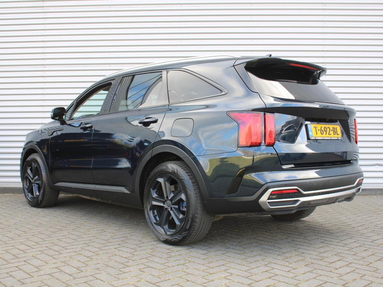 KIA SORENTO 1.6 T-GDI Plug-in Hybrid 4WD DynamicPlusLine 7p. | Panoramadak | 19" LM all weather | Navi | Cruise | Camera | Bose | Stoel/stuur verwarming | PDC |