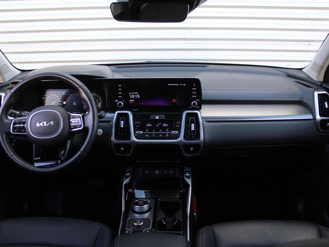 KIA SORENTO 1.6 T-GDI Plug-in Hybrid 4WD DynamicPlusLine 7p. | Panoramadak | 19" LM all weather | Navi | Cruise | Camera | Bose | Stoel/stuur verwarming | PDC |