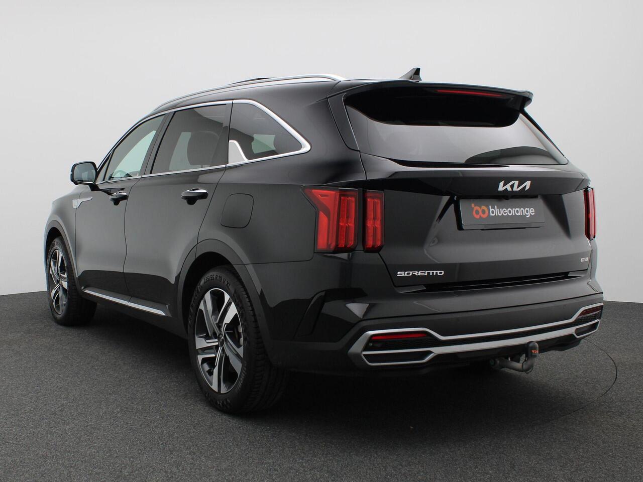 KIA SORENTO 1.6 T-GDI Hybrid 2WD ExecutiveLine 5p. 230PK Aut. Pano-Schuifdak, Trekhaak, Dodehoekcamera's, Head-Up Display, Stoel-Stuurverwarming, Stoelkoeling, Bose Audio, Navi, Adaptieve Cruise Controle, 19" LM Velgen, Elektr. Achterklep