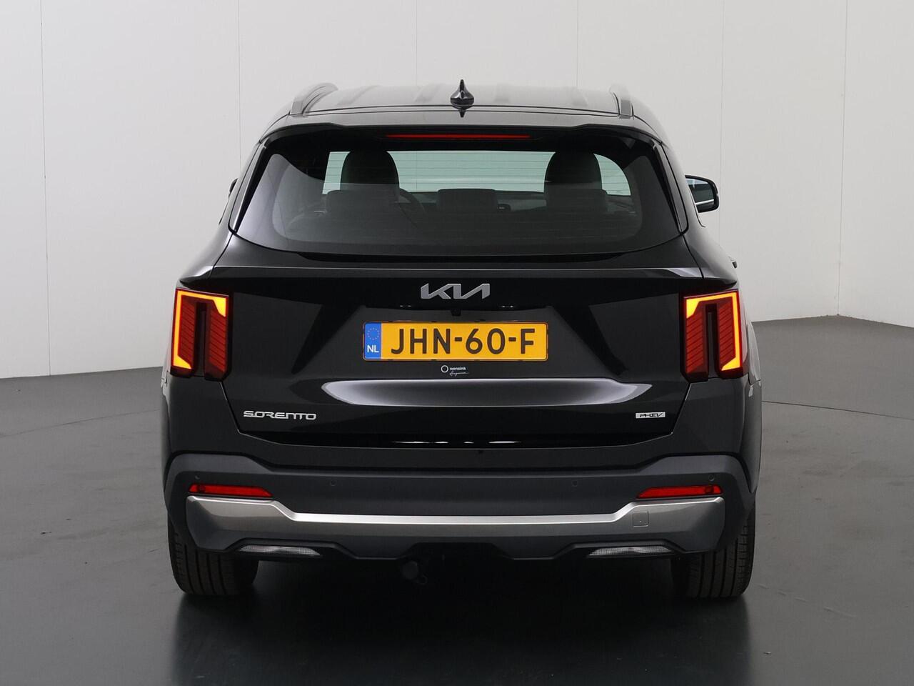 KIA SORENTO 1.6 T-GDi Plug-in Hybrid 4WD DynamicLine | 7-Pers | Stoelverwarming | Adaptieve cruise control | Dodehoekassistentie | Parkeersensoren, voor- en achterzijde |