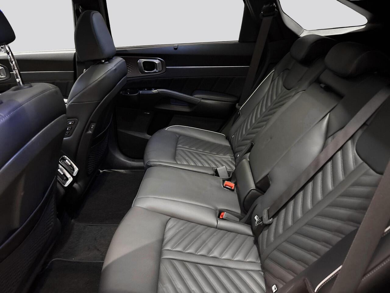 KIA SORENTO 1.6 T-GDi Plug-in Hybrid 4WD ExecutiveLine 7p. | Panoramaschuifdak | 360 Camera | Stoelventilatie | Head-up display | Keyless | Dodehoekcamera | Bose Premium Sound |