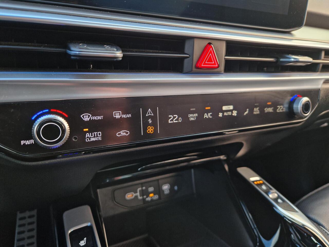 KIA SORENTO 1.6 T-GDi Plug-in Hybrid 4WD ExecutiveLine 7p. | Pano | Dodehoek Camera | Massage | LED | Leder |