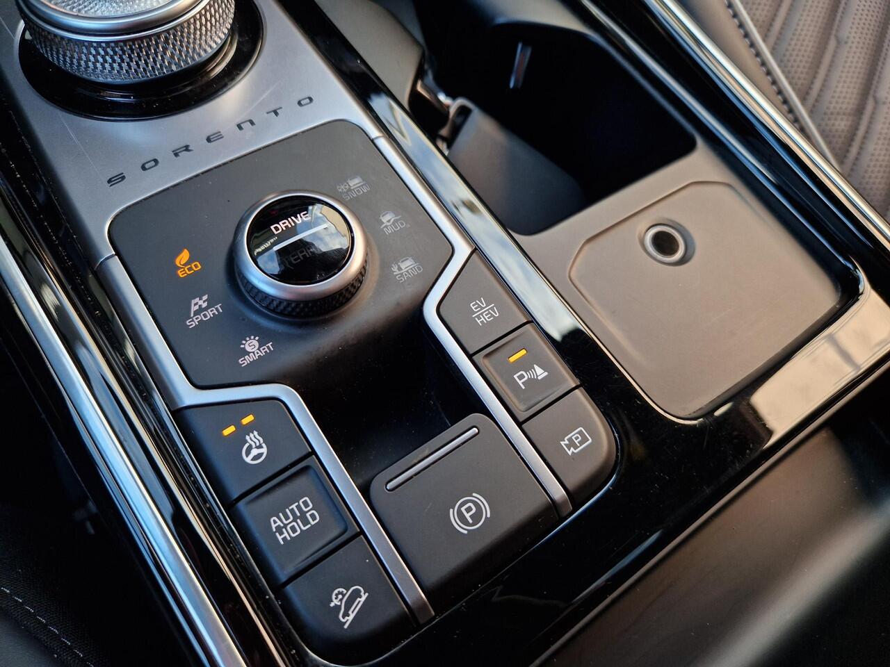 KIA SORENTO 1.6 T-GDi Plug-in Hybrid 4WD ExecutiveLine 7p. | Pano | Dodehoek Camera | Massage | LED | Leder |