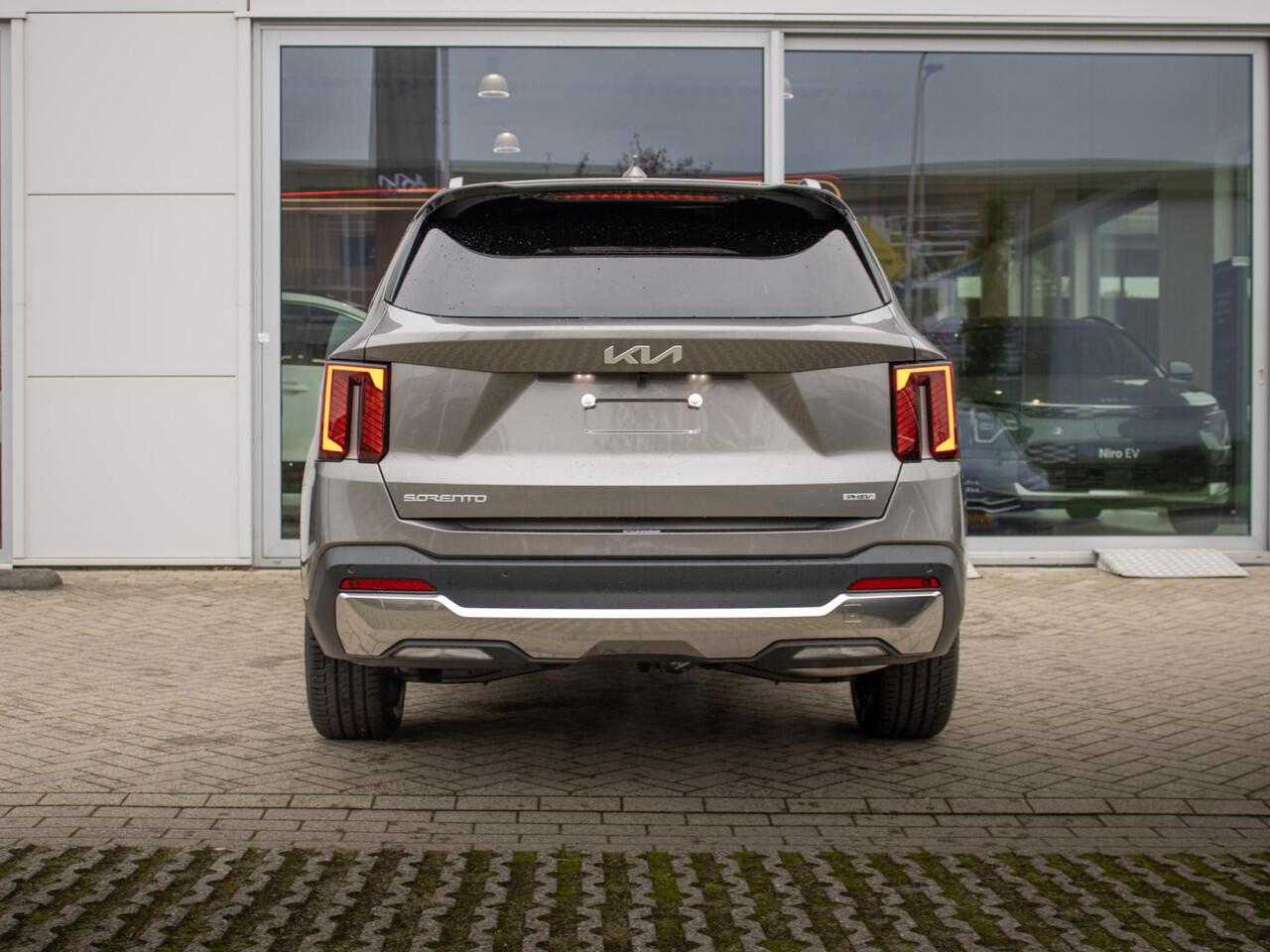 KIA SORENTO 1.6 T-GDi Plug-in Hybrid 4WD ExecutiveLine 7p. 7 zitter | Panoramaschuifdak | 360 Camera | Stoelventilatie | Head-up display | Keyless | Dodehoekcamera | Bose Premium Sound |