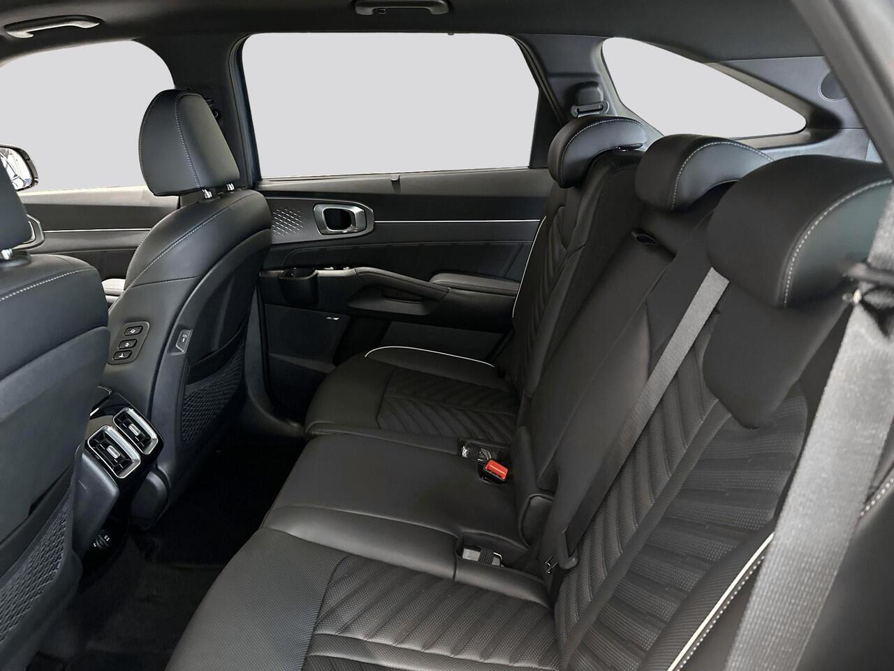 KIA SORENTO 1.6 T-GDi Plug-in Hybrid 4WD ExecutiveLine 7p. | Panoramaschuifdak | 360 Camera | Stoelventilatie | Head-up display | Keyless | Dodehoekcamera | Bose Premium Sound |