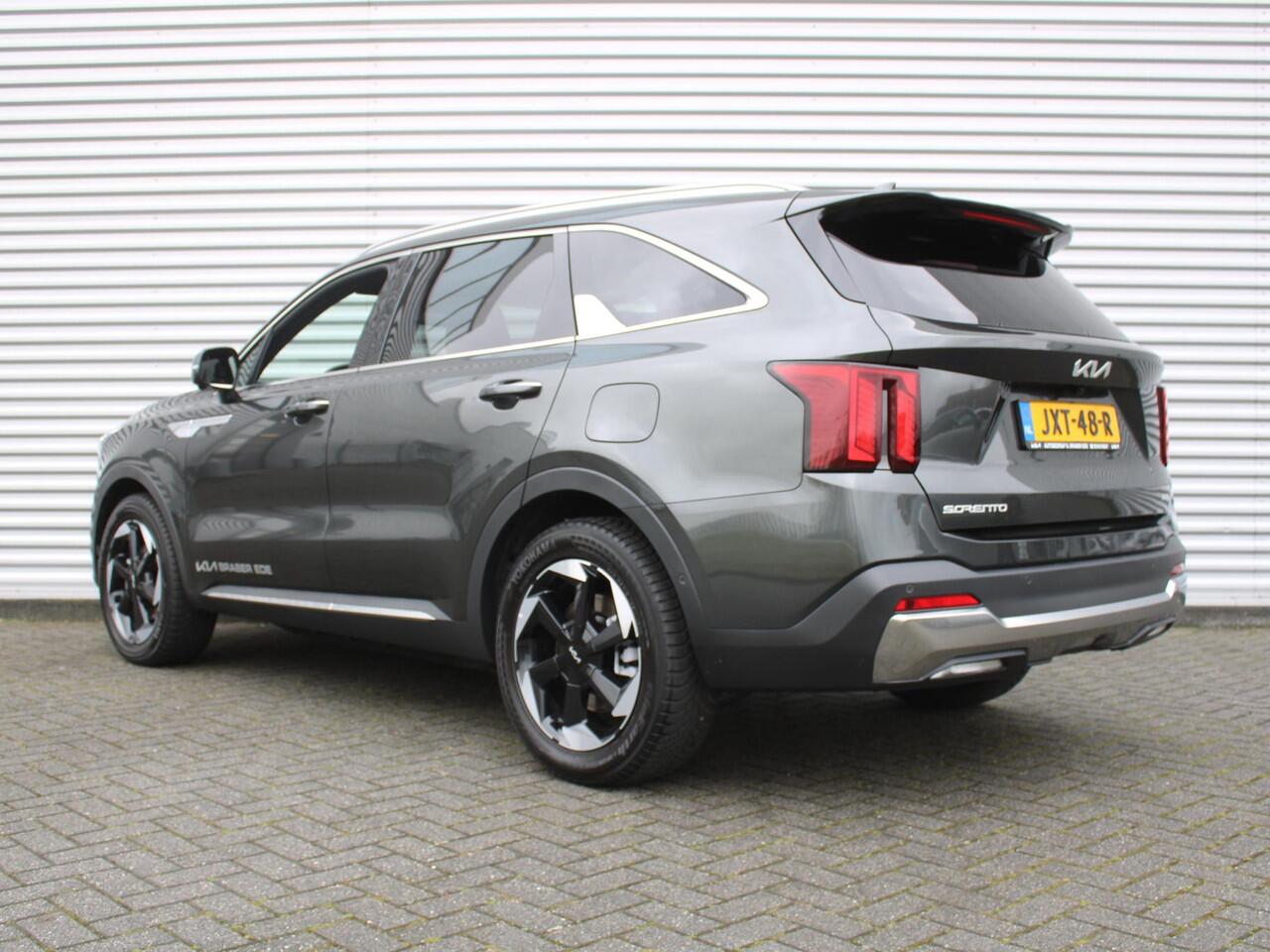 KIA SORENTO 1.6 T-GDi Plug-in Hybrid 4WD ExecutiveLine 7p. | Stuur-/stoelverwarming + ventilatie | Schuifdak | Leer | 360 Camera | Elek. stoelverst. | HUD | LED | 19" LM |