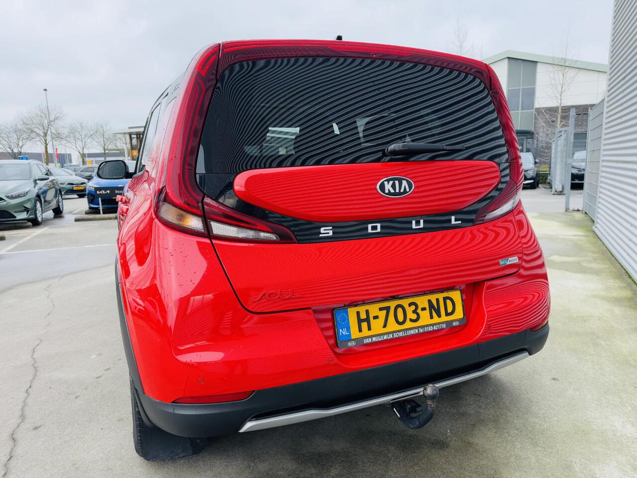 KIA SOUL e-Soul ExecutiveLine 64 kWh Sunroof | Full options | Draaghaak tbv Fietsendrager | 1-Fase > max 7.2 kw laden bij laadpaal
