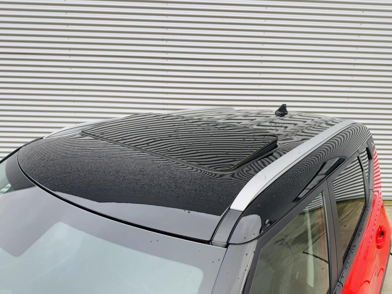KIA SOUL e-Soul ExecutiveLine 64 kWh Sunroof | Full options | Draaghaak tbv Fietsendrager | 1-Fase > max 7.2 kw laden bij laadpaal