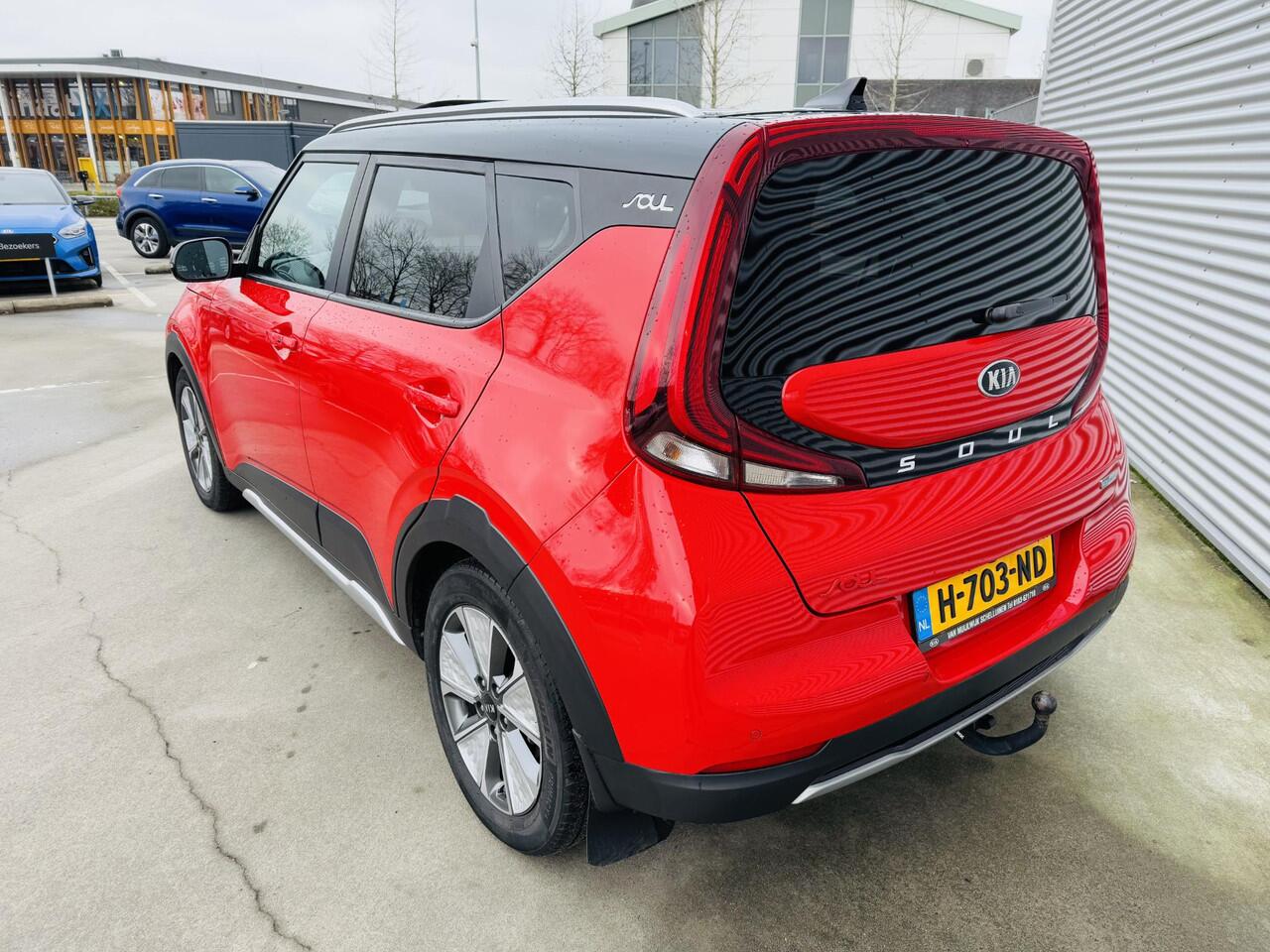 KIA SOUL e-Soul ExecutiveLine 64 kWh Sunroof | Full options | Draaghaak tbv Fietsendrager | 1-Fase > max 7.2 kw laden bij laadpaal