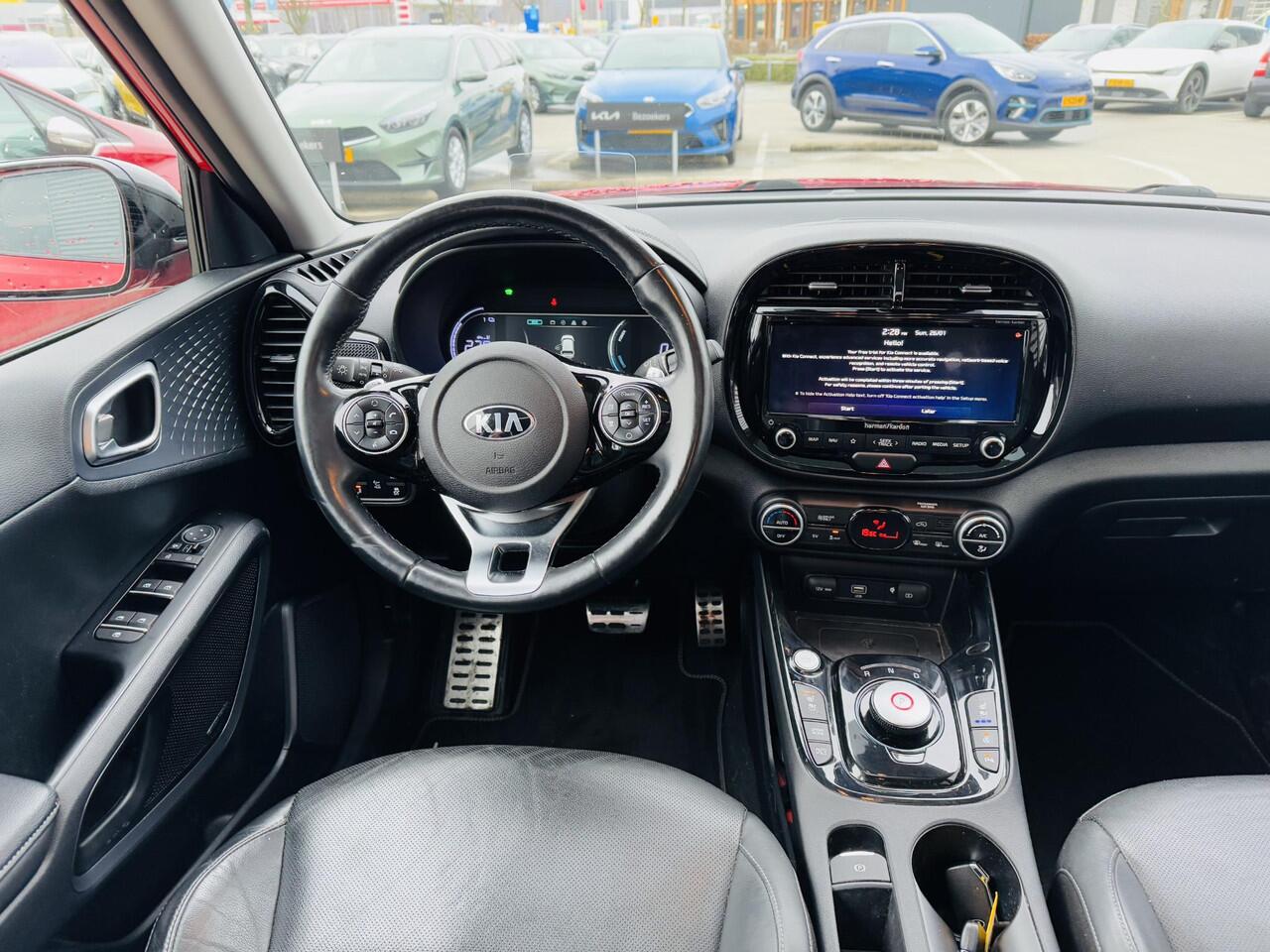 KIA SOUL e-Soul ExecutiveLine 64 kWh Sunroof | Full options | Draaghaak tbv Fietsendrager | 1-Fase > max 7.2 kw laden bij laadpaal
