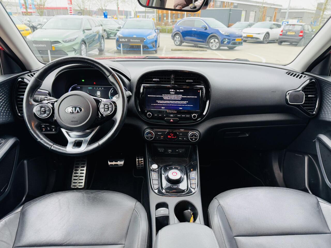 KIA SOUL e-Soul ExecutiveLine 64 kWh Sunroof | Full options | Draaghaak tbv Fietsendrager | 1-Fase > max 7.2 kw laden bij laadpaal