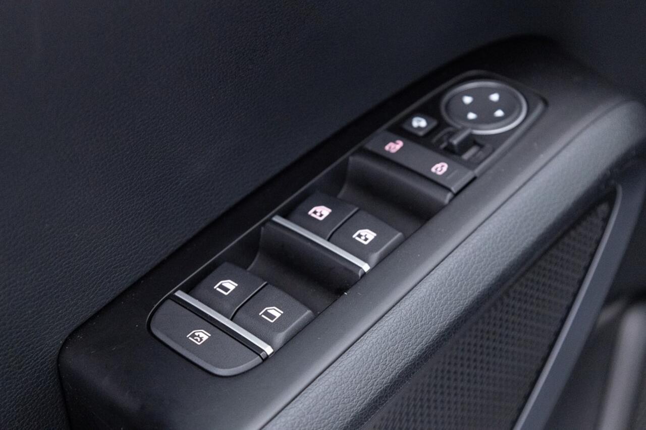 KIA SOUL e-Soul ExecutiveLine 64 kWh | SCHUIFDAK | LEDER | LED