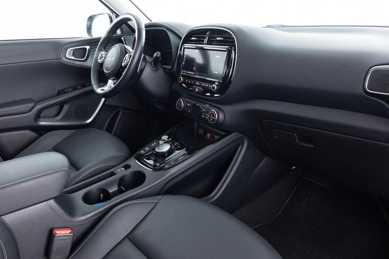 KIA SOUL e-Soul ExecutiveLine 64 kWh | SCHUIFDAK | LEDER | LED