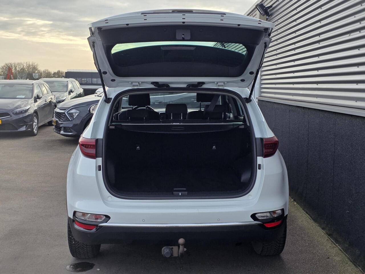 KIA SPORTAGE 1.6 GDI DynamicLine Trekhaak, Nieuw geleverd en dealeronderhouden, cruise control, navigatie Apple Carplay/Android Auto, parkeersensoren, afdaal assistent