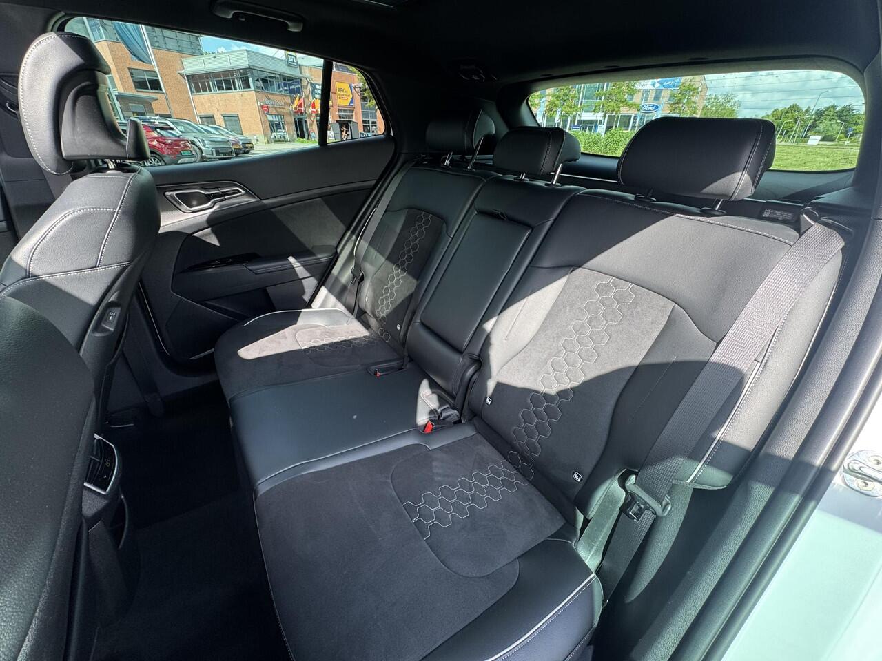 KIA SPORTAGE 1.6 T-GDi Hybrid GT-Line | Panorama dak | Matrix LED Koplampen | Suede/leder sportief interieur | Stoel- & stuurwiel verwarming | Enz...