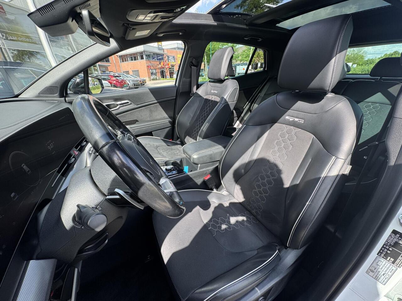 KIA SPORTAGE 1.6 T-GDi Hybrid GT-Line | Panorama dak | Matrix LED Koplampen | Suede/leder sportief interieur | Stoel- & stuurwiel verwarming | Enz...