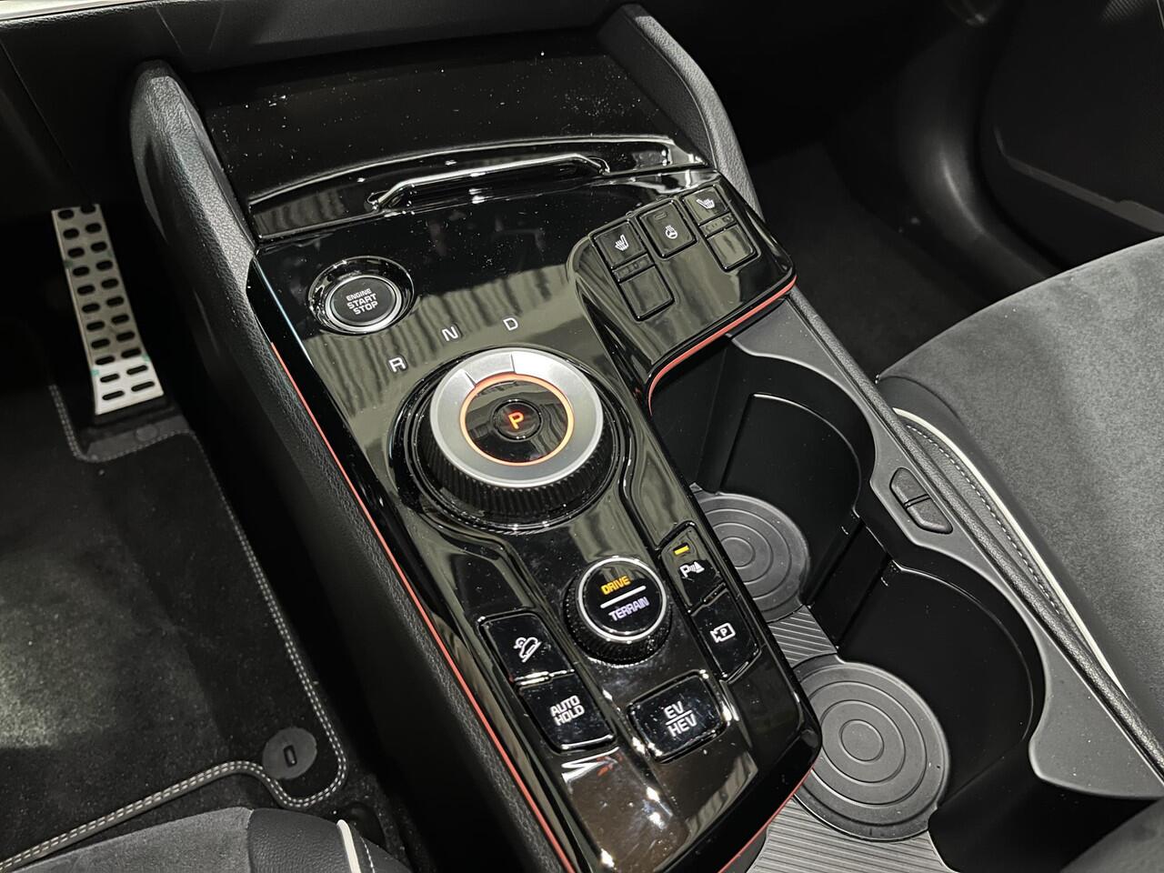 KIA SPORTAGE 1.6 T-GDi Plug-in Hybrid AWD GT-Line Elek. glazen panorama dak | Dodehoek detectie | Keyless | Alcantara bekleding | Schakelen aan stuur | Stoel/Stuurverwarming |