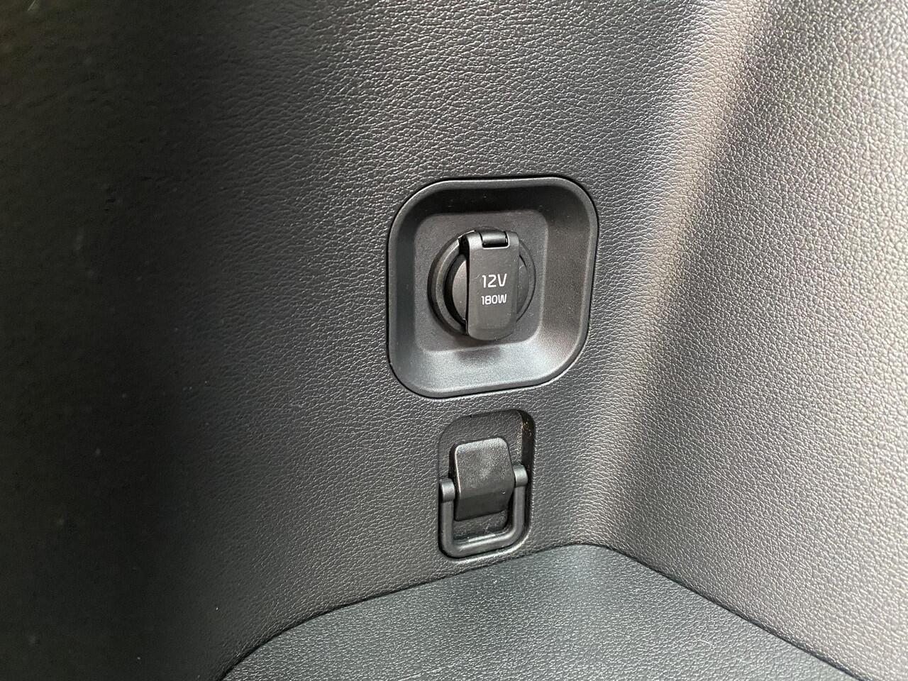 KIA SPORTAGE 1.6 T-GDi Hybrid DynamicLine Navigatie, Parkeersensoren, Climate control, Achteruitrijcamera, Adaptieve cruise control, Fabrieksgarantie, BTW-auto