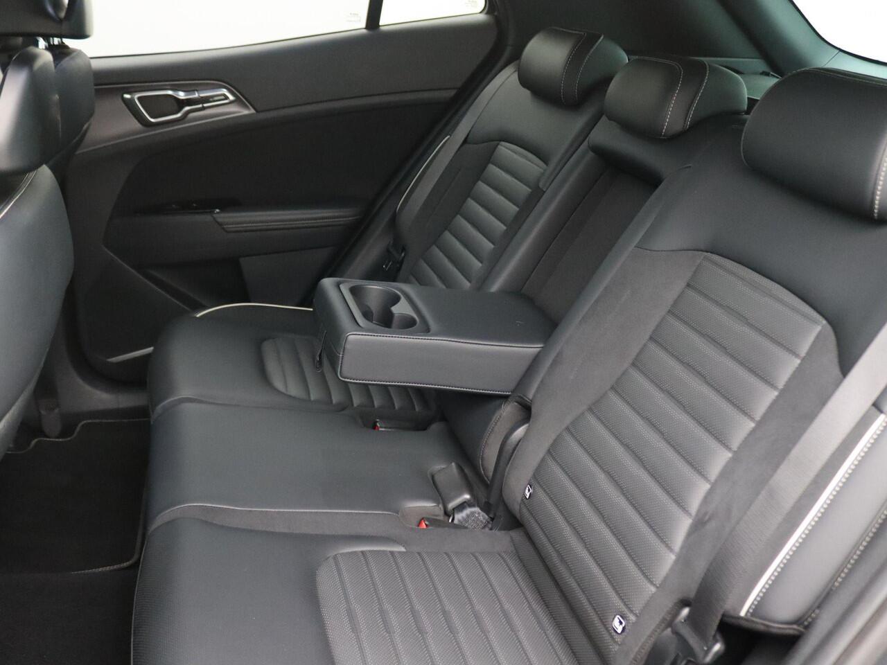 KIA SPORTAGE 1.6 T-GDi Plug-in Hybrid GT-PlusLine 230PK Aut. Pano-Schuifdak, 360gr. Camera, Dodehoekcamera's, Stoel-Stuurverwarming, Stoelkoeling, Elektr. Achterklep, Memorystoel, Trekhaak, 19" LM Velgen, Adaptieve Cruise Control