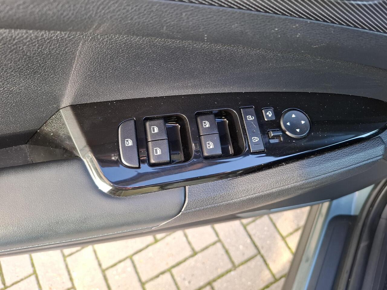 KIA SPORTAGE 1.6 T-GDi Plug-in Hybrid AWD DynamicLine SOH 100%