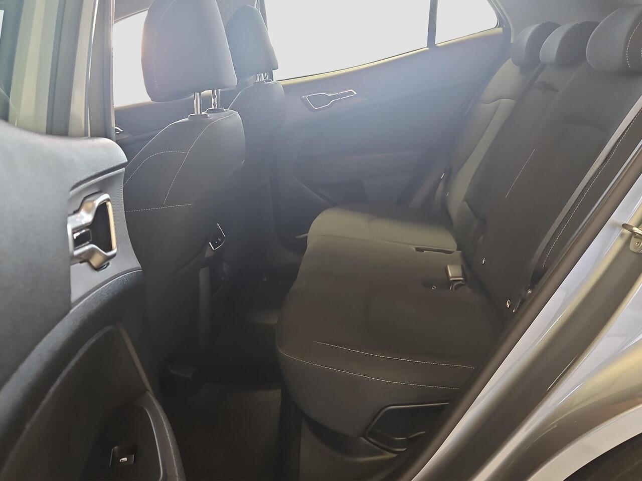 KIA SPORTAGE 1.6 T-GDi MHEV | Camera | Apple CarPlay/Android Auto | Stuur-/Stoelverwarming | 17" Velgen | Clima | PDC | Cruise | LED |