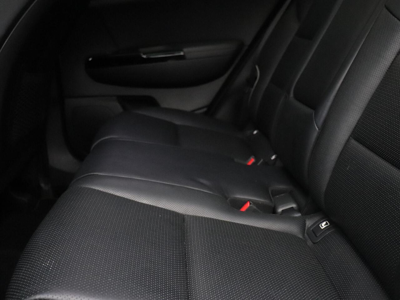 KIA SPORTAGE 1.6 T-GDI Black Edition | LEDER | NAVI | TREKHAAK | STOELVERW | APLE CARPLAY | KEYLESS