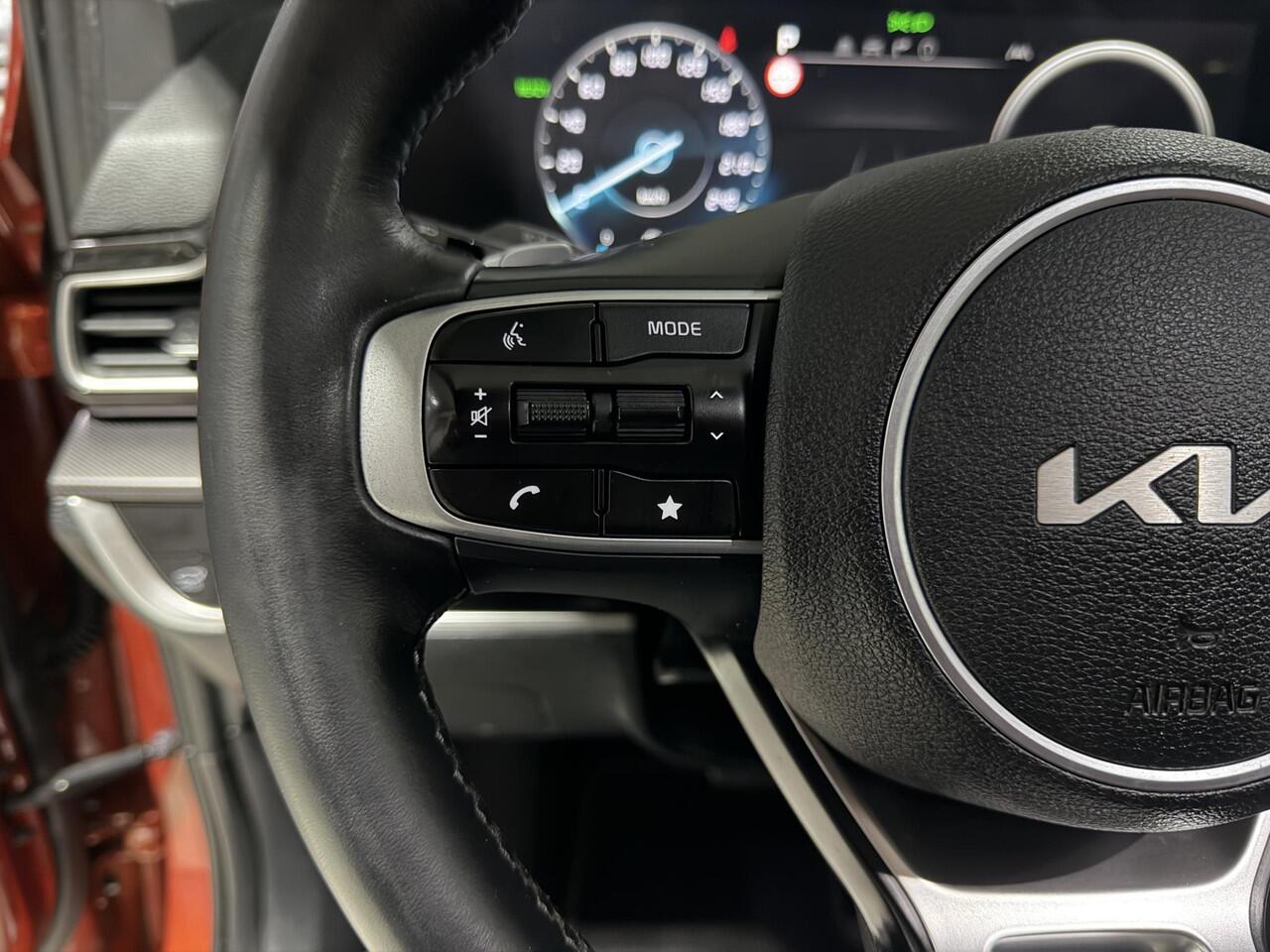 KIA SPORTAGE 1.6 T-GDi Hybrid GT-Line , Stoel en Stuur verwarming, Schuif kantel dak, Apple Carplay/Android Auto, Zwarte velgen.