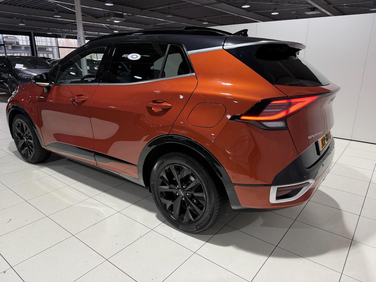 KIA SPORTAGE 1.6 T-GDi Hybrid GT-Line , Stoel en Stuur verwarming, Schuif kantel dak, Apple Carplay/Android Auto, Zwarte velgen.