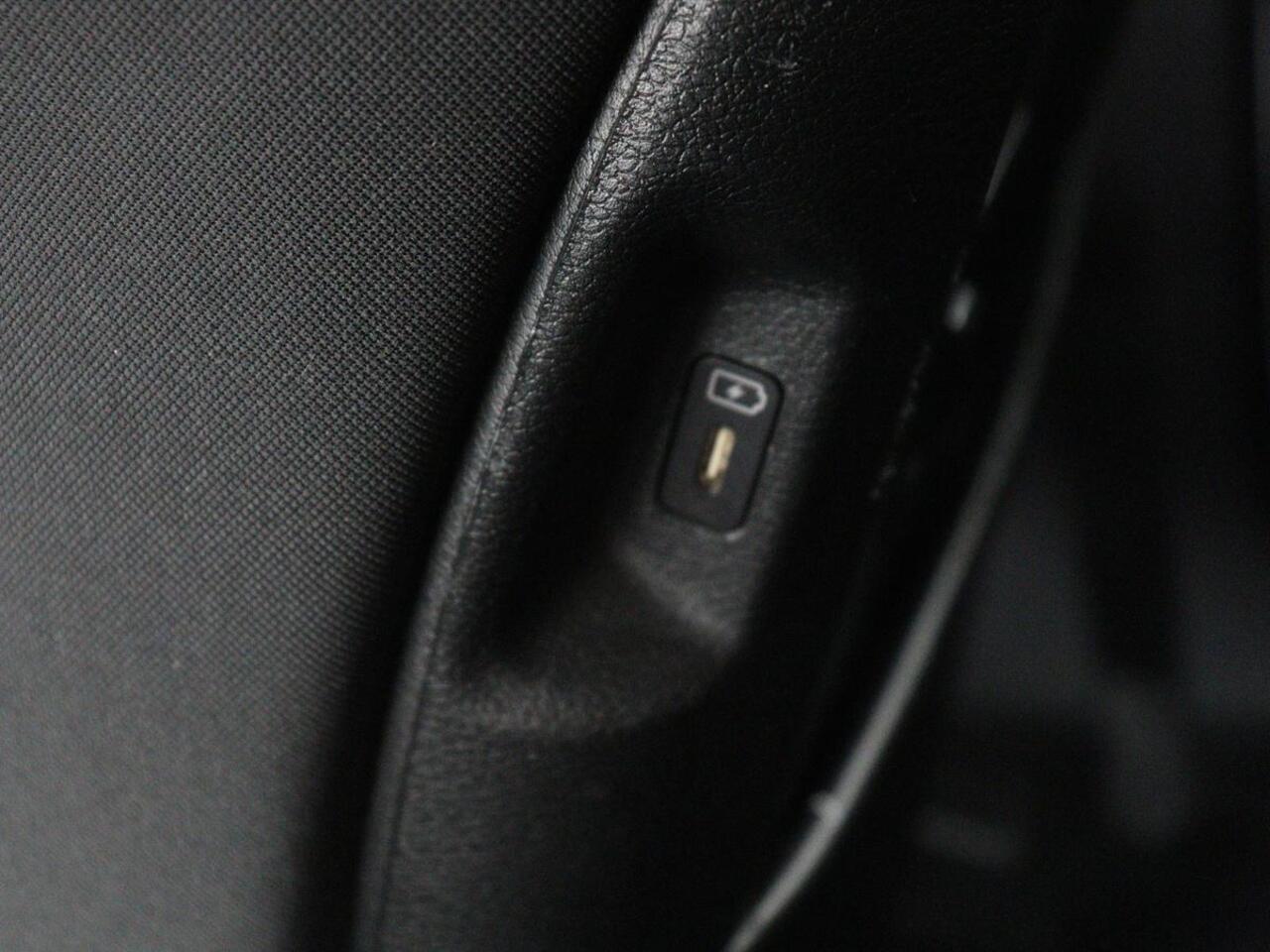 KIA SPORTAGE 1.6 T-GDi Hybrid DynamicLine | Trekhaak | Adaptive cruise | Camera | Carplay | Navigatie | Digital Cockpit | Full LED