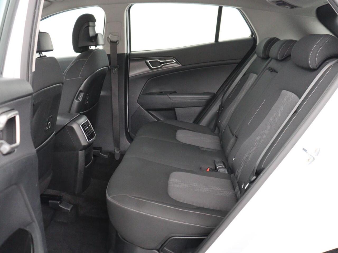 KIA SPORTAGE 1.6 T-GDi Hybrid DynamicLine | Trekhaak | Adaptive cruise | Camera | Carplay | Navigatie | Digital Cockpit | Full LED