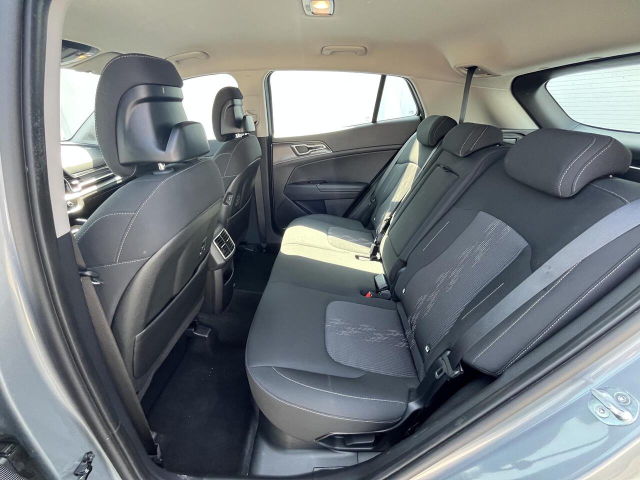 KIA SPORTAGE 1.6 T-GDi 230 pk Hybrid DynamicLine Automaat / 5 jaar fabrieksgarantie / Trekgewicht 1.650 kg / Achteruitrijcamera / Adaptieve Cruise Control / Apple Carplay & Android Auto / Parkeersensoren voor en achter / Navigatie full map / Climate Control / Lane As