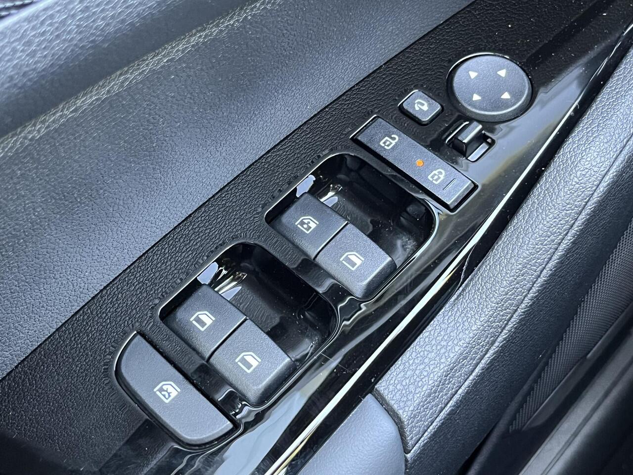 KIA SPORTAGE 1.6 T-GDi 230 pk Hybrid DynamicLine Automaat / 5 jaar fabrieksgarantie / Trekgewicht 1.650 kg / Achteruitrijcamera / Adaptieve Cruise Control / Apple Carplay & Android Auto / Parkeersensoren voor en achter / Navigatie full map / Climate Control / Lane As