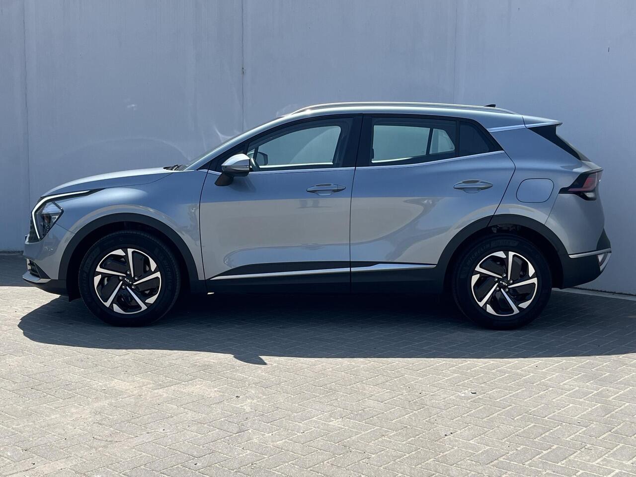 KIA SPORTAGE 1.6 T-GDi 230 pk Hybrid DynamicLine Automaat / 5 jaar fabrieksgarantie / Trekgewicht 1.650 kg / Achteruitrijcamera / Adaptieve Cruise Control / Apple Carplay & Android Auto / Parkeersensoren voor en achter / Navigatie full map / Climate Control / Lane As