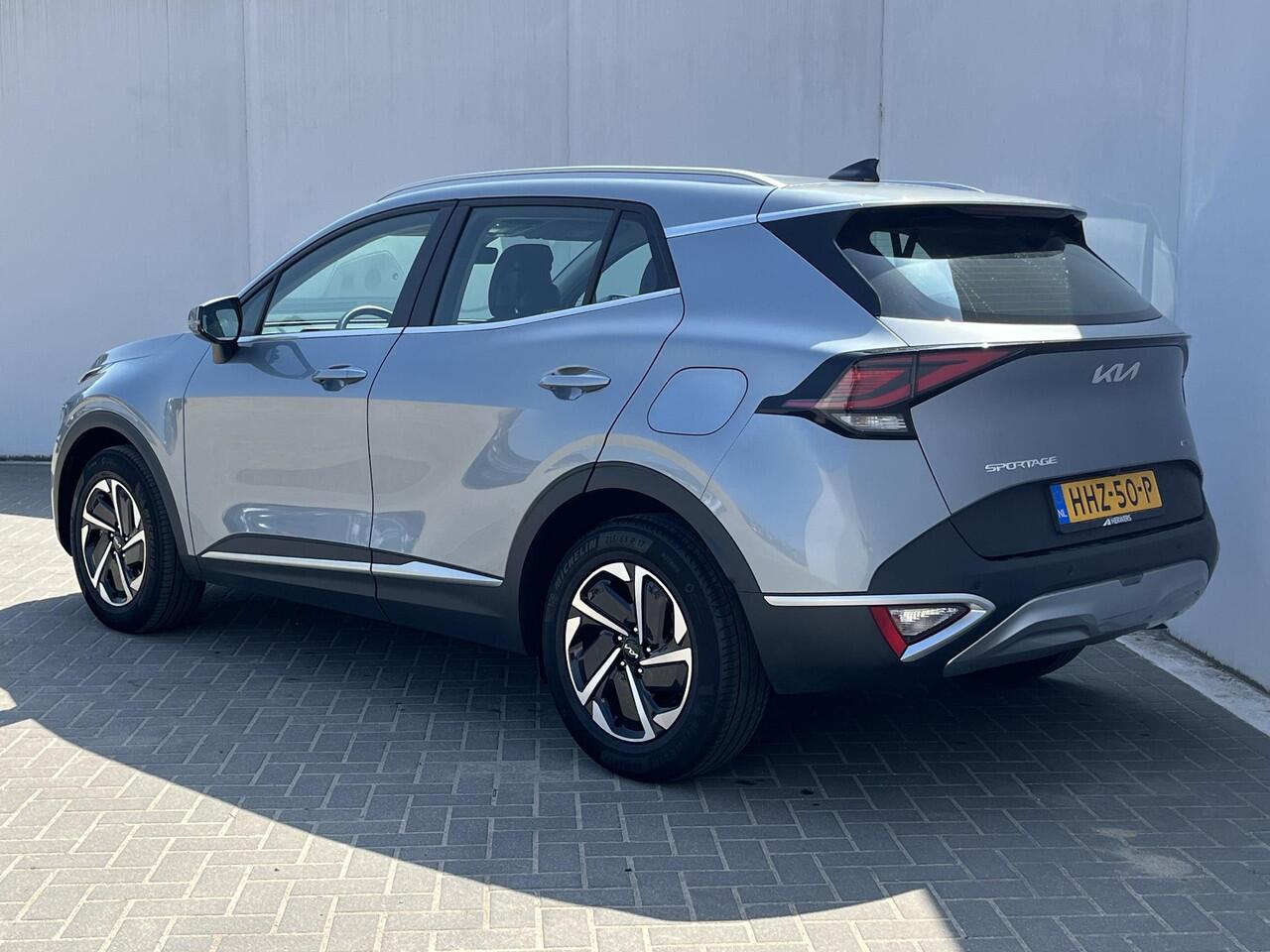 KIA SPORTAGE 1.6 T-GDi 230 pk Hybrid DynamicLine Automaat / 5 jaar fabrieksgarantie / Trekgewicht 1.650 kg / Achteruitrijcamera / Adaptieve Cruise Control / Apple Carplay & Android Auto / Parkeersensoren voor en achter / Navigatie full map / Climate Control / Lane As