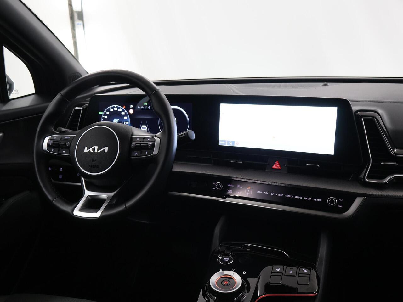 KIA SPORTAGE 1.6 T-GDi Hybrid Dark Edition | Lederen bekleding | Stoel/Stuurwielverwarming | Elektrisch verstelbare Stoelen | Keyless | Adaptieve Cruise Control