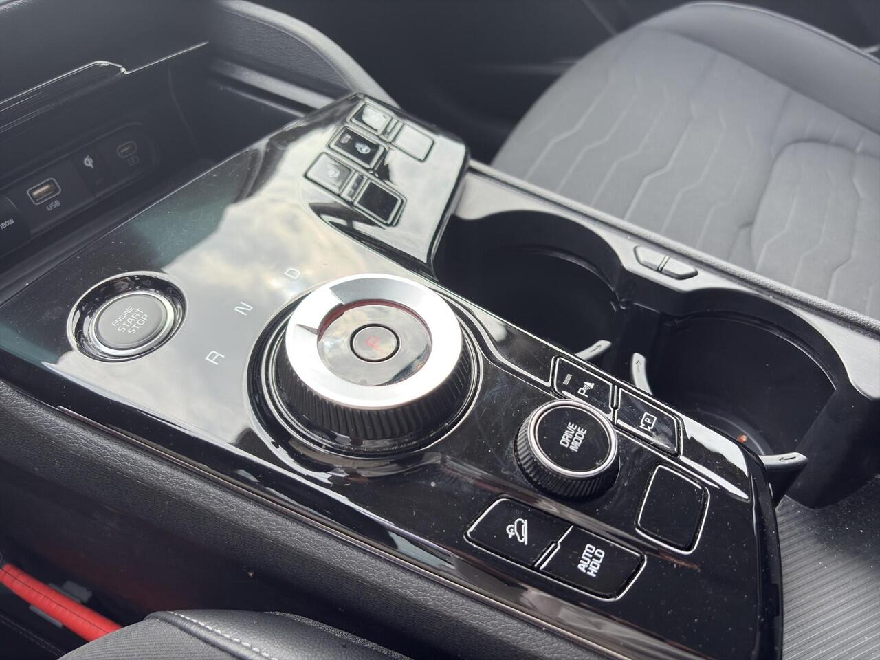 KIA SPORTAGE 1.6 T-GDi Hybrid DynamicPlusLine Automaat | Pano | Stoelverwarming voor/achter | Camera | Dodehoekherkenning | Elektrische Stoelen | Cruise | Apple Carplay & Android Auto |