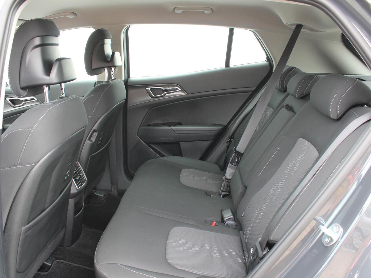 KIA SPORTAGE 1.6 T-GDi HEV Dynamic Line / Trekgewicht 1.650 kg / Navigatie + Apple Carplay/Android Auto / Cruise Control Adaptief / Achteruitrijcamera / Climate Control /