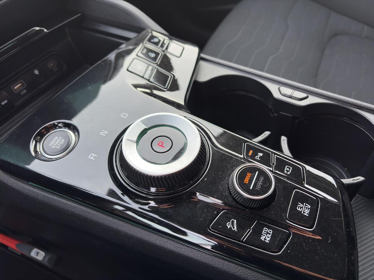 KIA SPORTAGE 1.6 T-GDi Plug-in Hybrid AWD DynamicPlusLine | Pano | Stoel- en Stuurverwarming | Elektr. Bestuurdersstoel | LED | 19-Inch LMV |