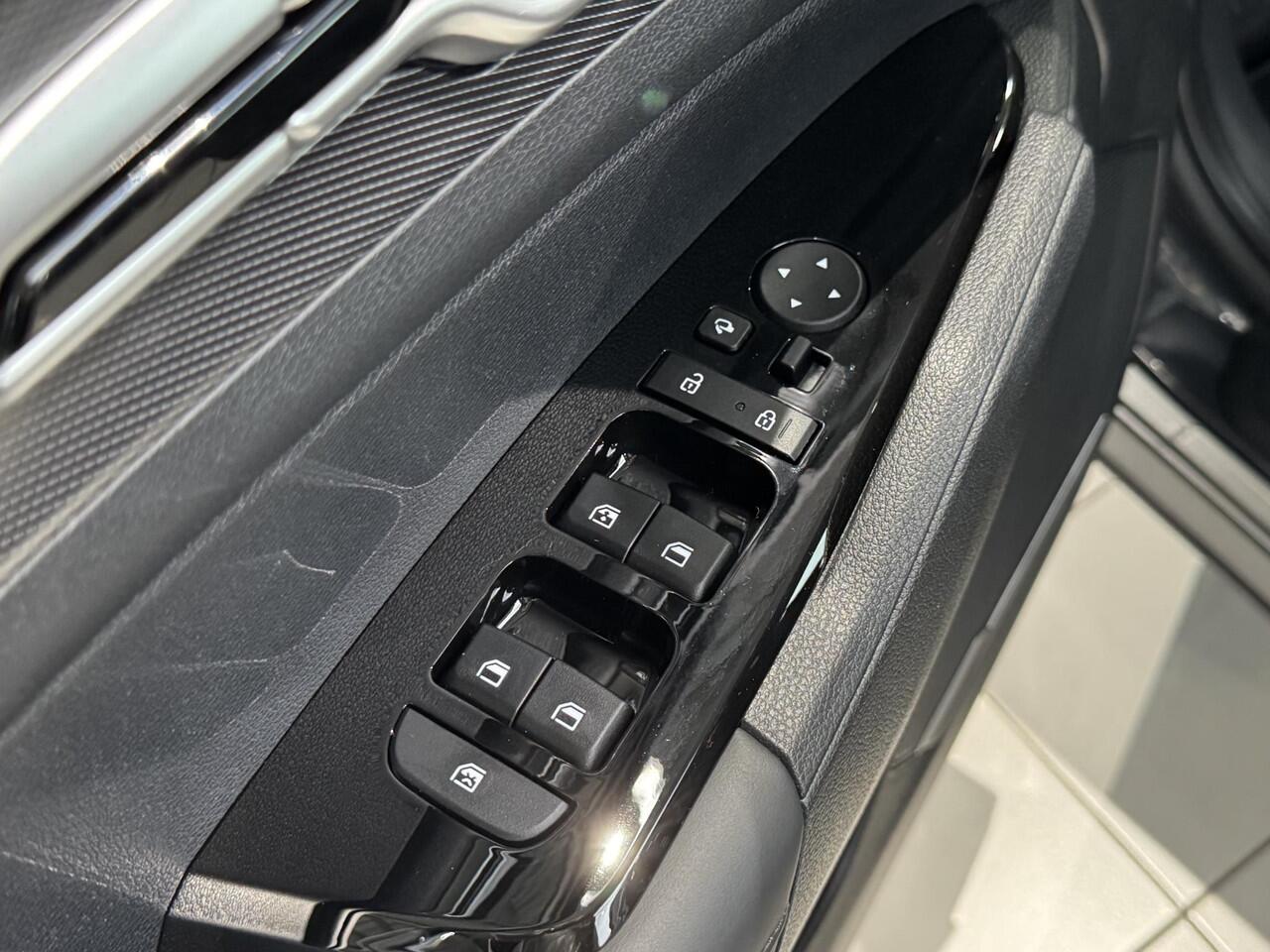 KIA SPORTAGE 1.6 T-GDi Plug-in Hybrid AWD DynamicLine | Camera | Navigatie | Adaptieve Cruise | Apple Carplay |